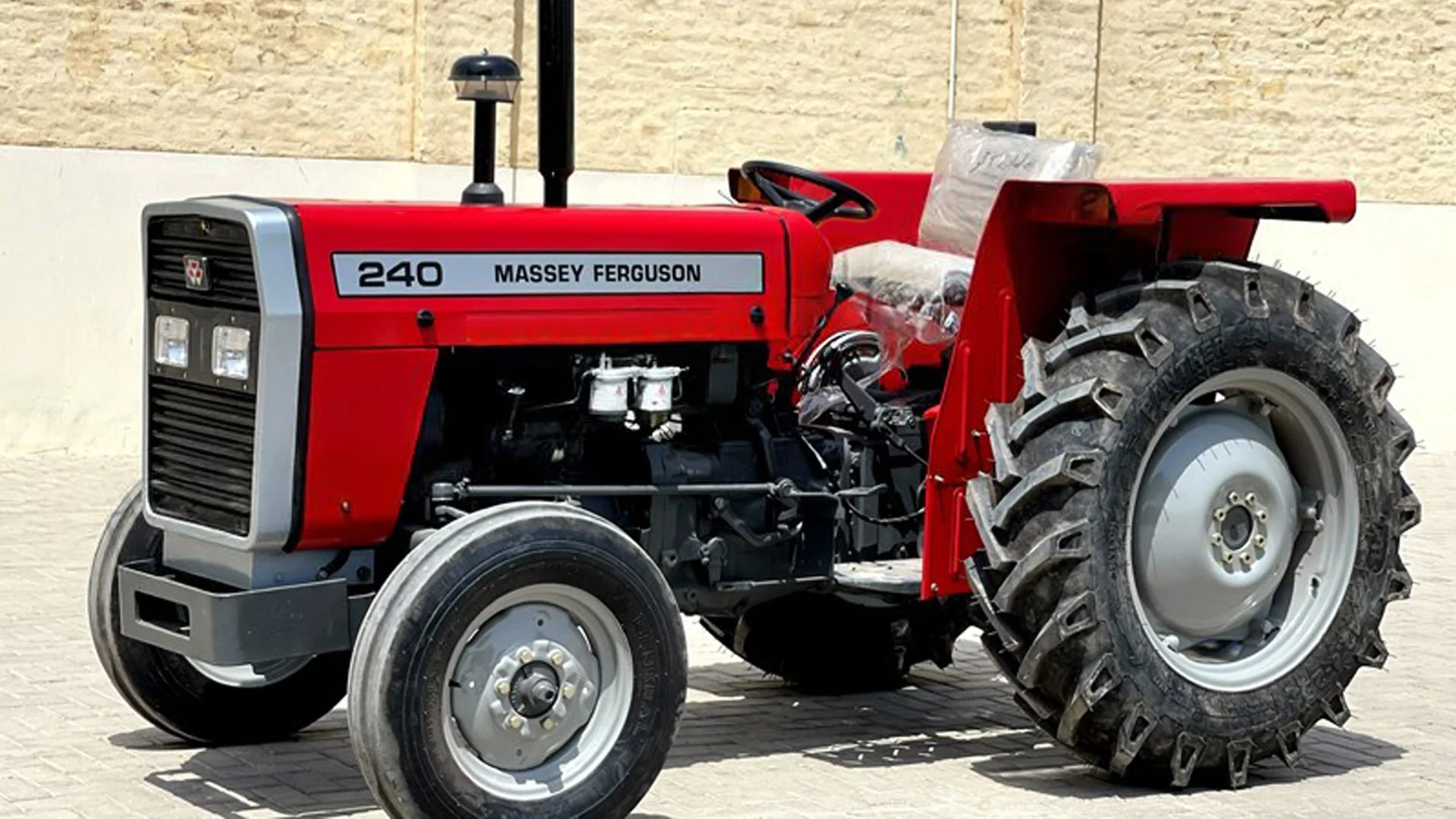 Massey Ferguson 375