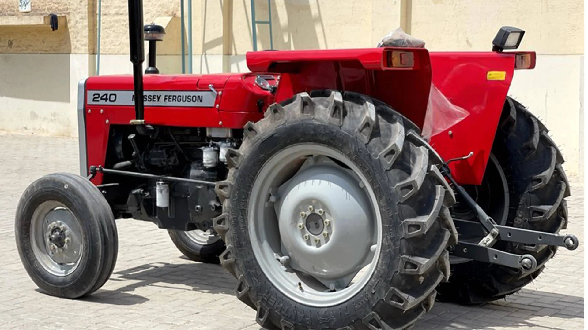 Massey Ferguson 375